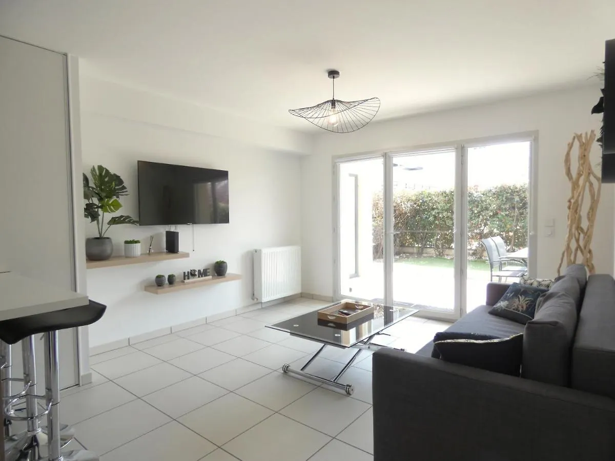 Apartment Ground Floor Close To Geneva Ornex France